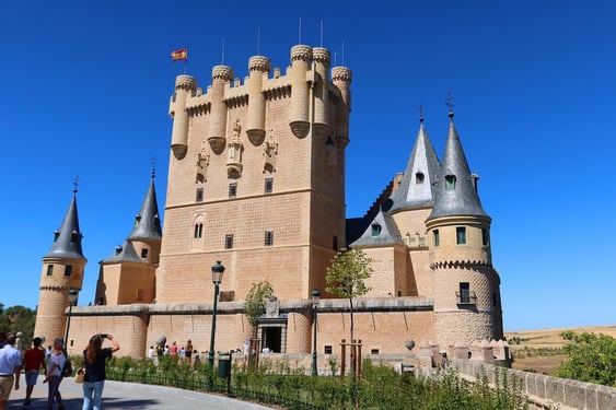 Alcazar of Segovia_Landscape_Exterior