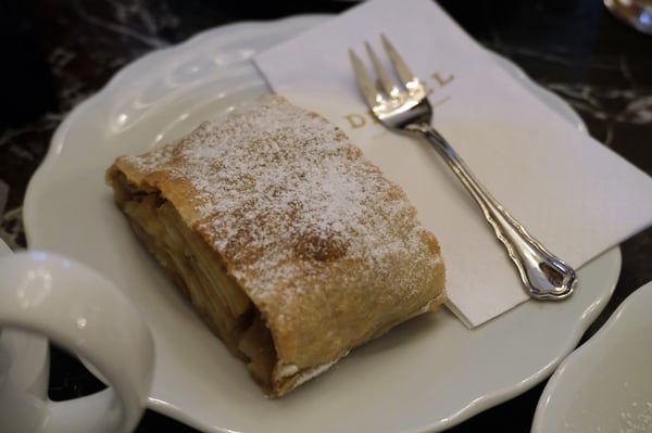 Apfelstrudel_Cafe Demel_Vienna