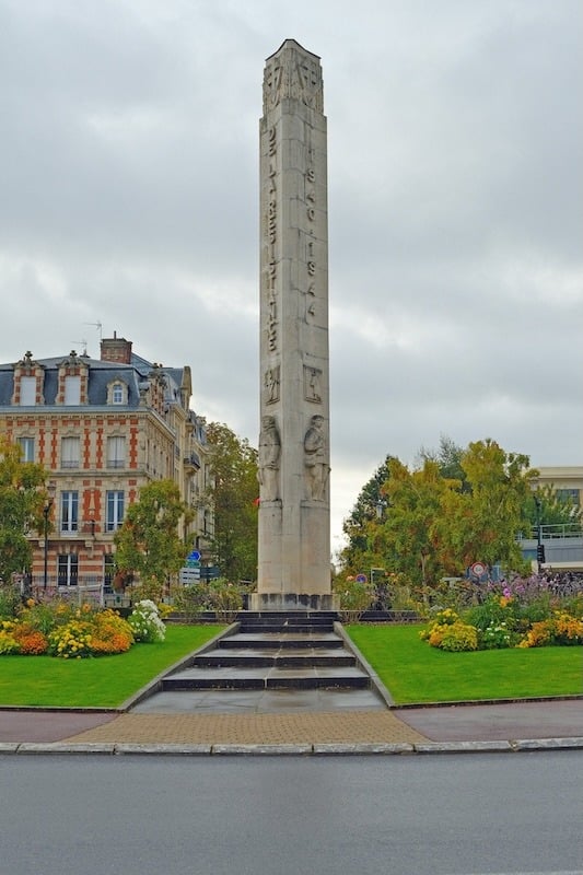 Avenue de Champagne_Epernay_War Memorial
