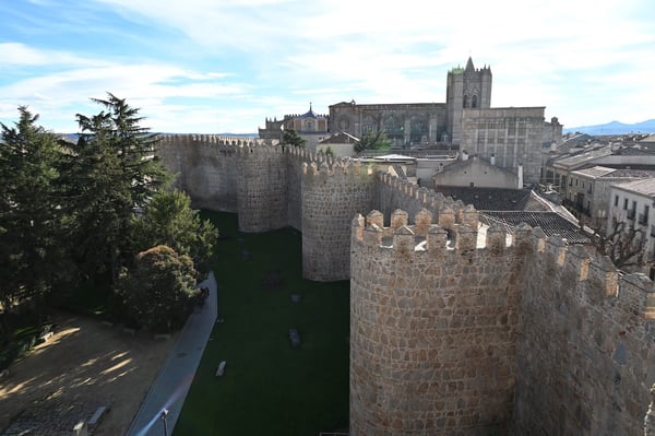Avila Walls_Cathedral_Distance
