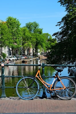 Bicycle_Amsterdam_Canal