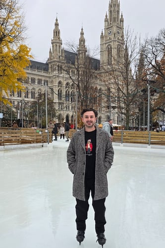 Brian_Ice Skating_Wiener Christkindlmarkt_Vienna 2025