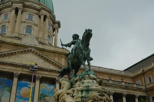 Budapest_front of castle