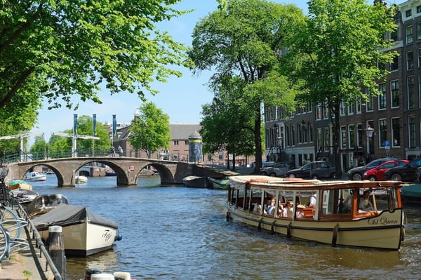 Canal Cruise_Skinny Bridge Background_Amsterdam