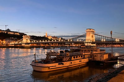 Chain Bridge_Budapest_Dusk