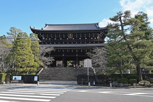 Chion-in Temple_Sanmon Gate_Street View_Kyoto