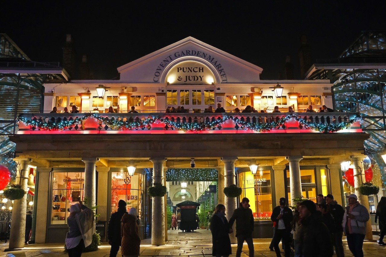Covent Garden_Punch & Judy_London_Christmas