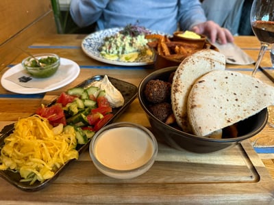 DIY Falafel Sandwich_Mazel Tov_Budapest