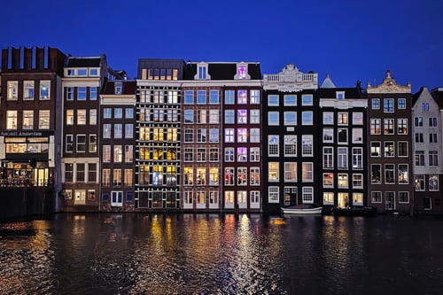 Damrak_Amsterdam_Night
