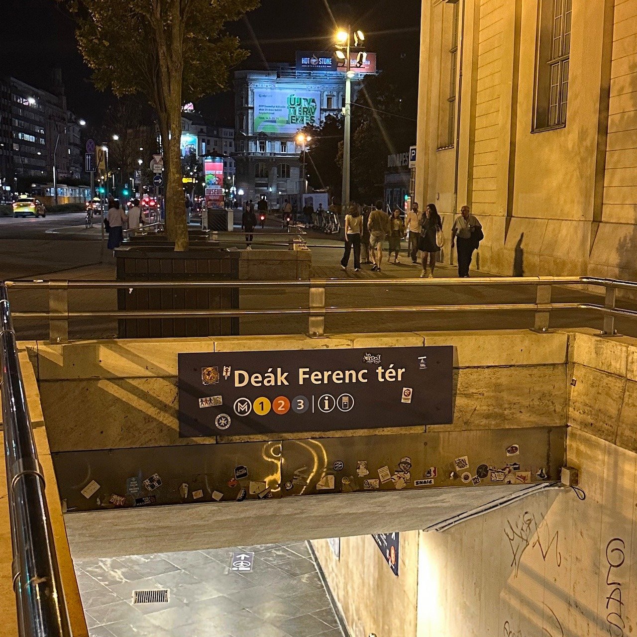 Deák Ferenc tér Metro Station_Budapest