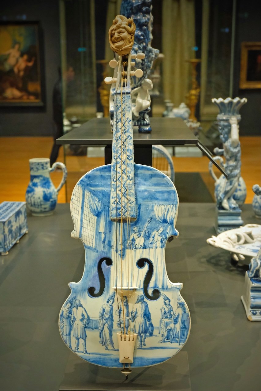 Delftware Violin_Amsterdam Delftware Violin_Amsterdam