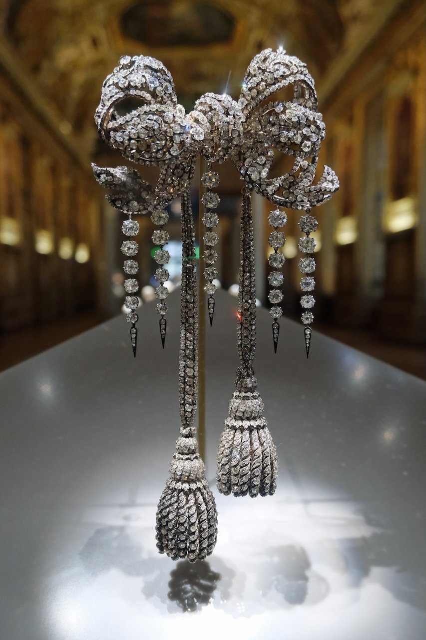 Diamond Bow Brooch_Empress Eugénie_Louvre Museum_Paris_Jetset Seeker