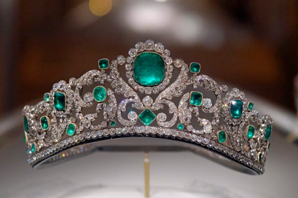 Emerald and Diamond Tiara of the Duchess d’Angoulêm_Louvre Museum_Paris_Jetset Seeker