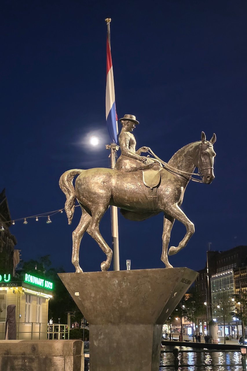 Equestrian Statue of Queen Wilhelmina_Amsterdam_Night Equestrian Statue of Queen Wilhelmina_Amsterdam_Night