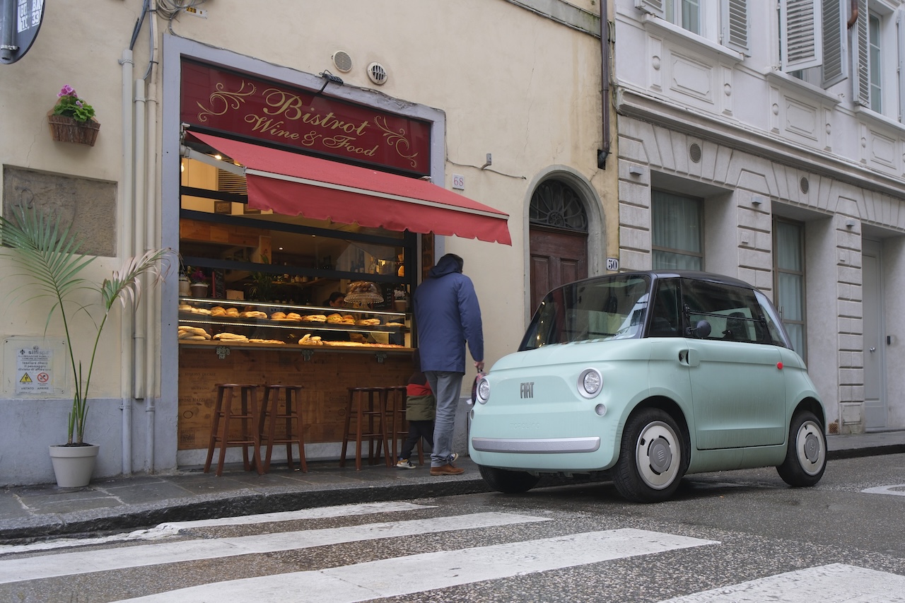 Fiat and Bistro Near the Accademia_Florence