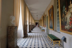 Fontainbleau_Hallway