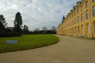 Fontainebleau_Exterior-1