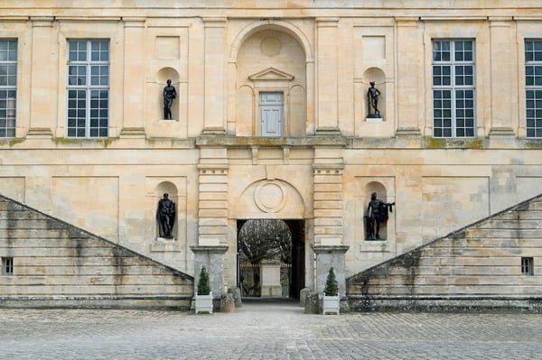 Fontainebleau_Exterior