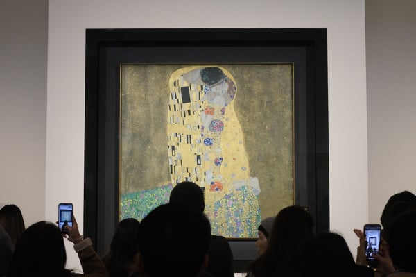 Gustav Klimt_The Kiss_Belvedere Palace_Vienna