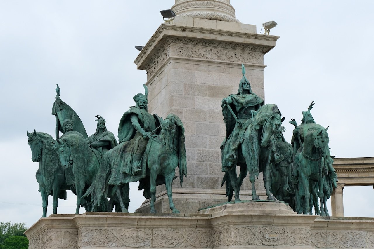 Heroes Square_Magyar Chieftains_Budapest