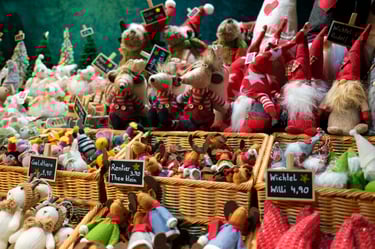 Holiday Stuffed Animals for Sale at Christkindlmarkt Vienna_2025