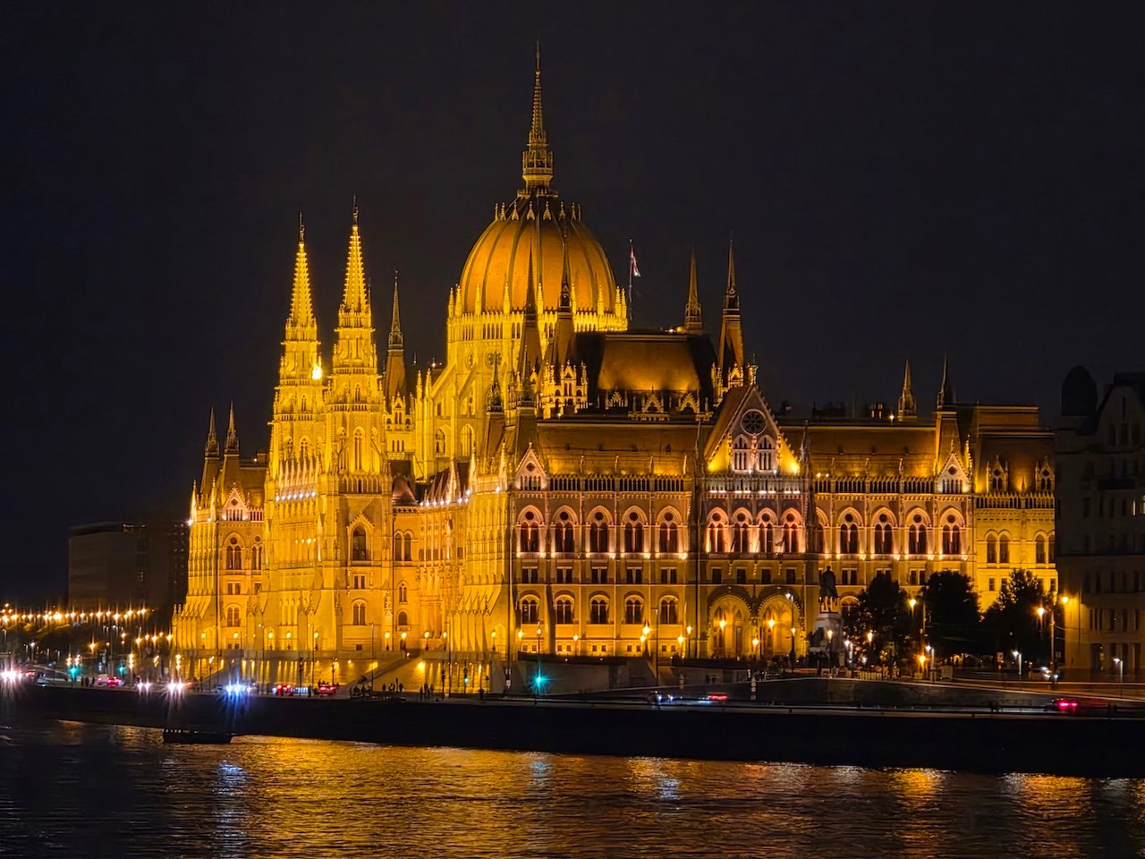 Hungarian Parliament Building_Budapest_Danube River_Night