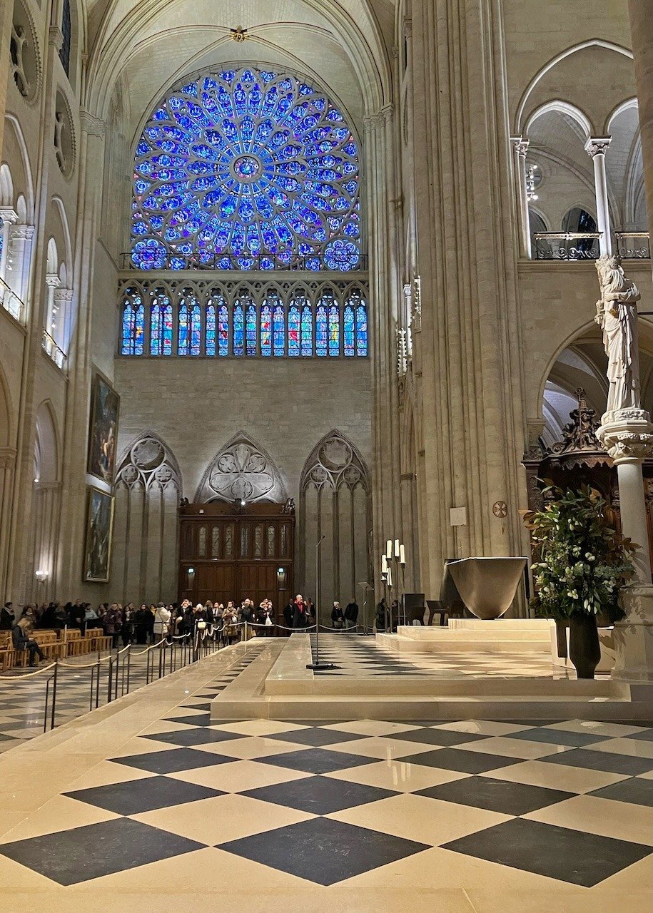 Inside_Of_Notre_Dame_De_Paris
