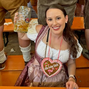 Lauren_Oktoberfest_Sitting_5x5_Munich