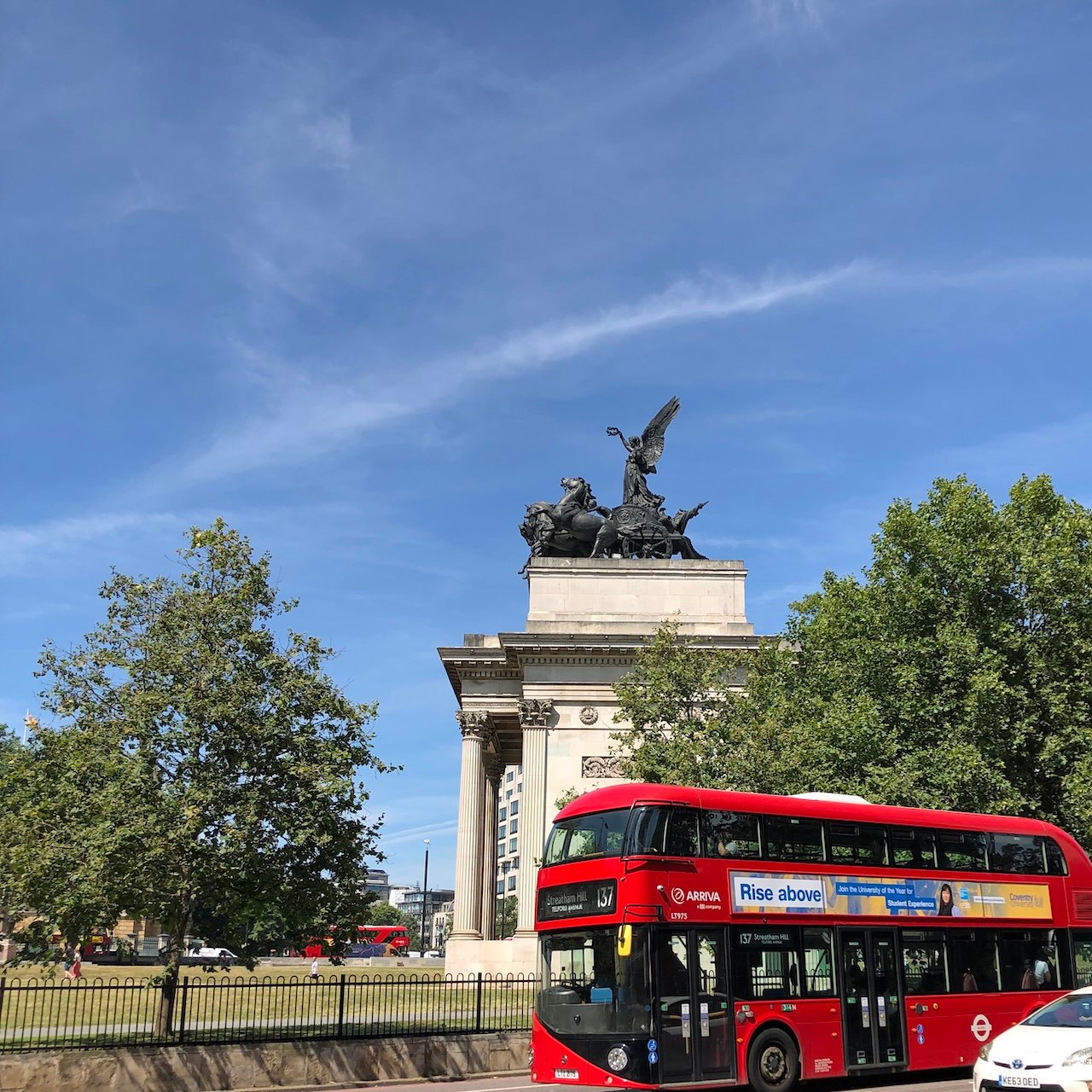 London Bus_Wellington Arch_5x5