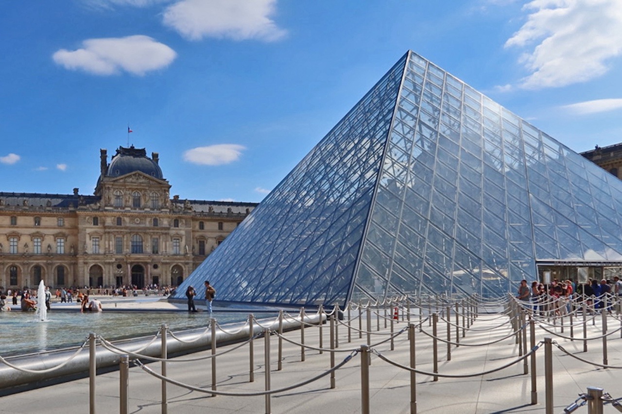 Louvre Musuem_Exterior_Pyramid_2021