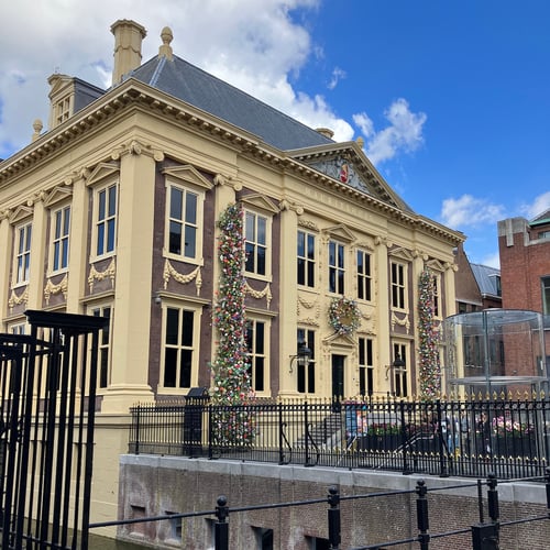 Mauritshuis_Exterior_Flower Display_The Hague_5x5