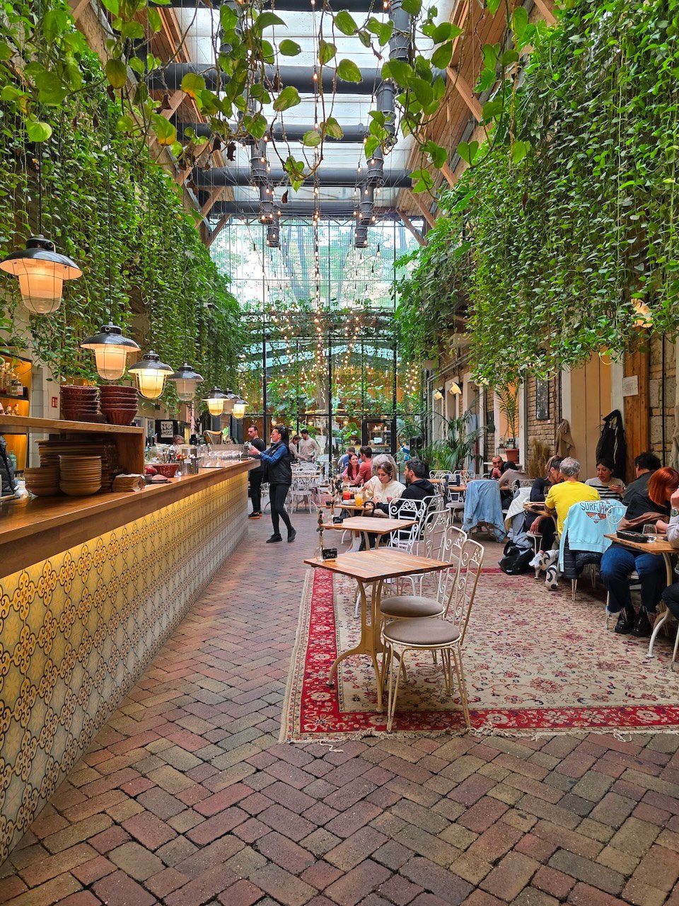 Mazel Tov Budapest_Interior
