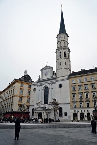 Michaelerkirche_Exterior_Vienna