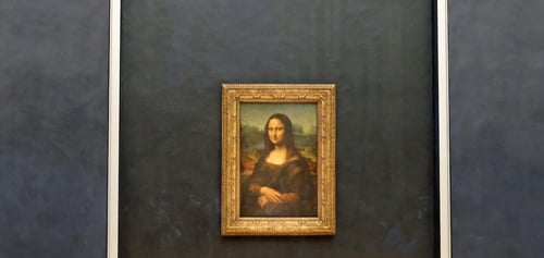 Mona Lisa_Zoomed Out_Louvre_Paris