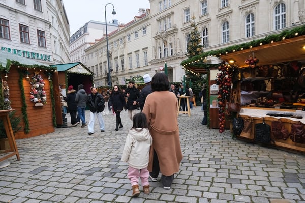 Mother_Daughter_Duo_Freyung Old Vienna Christmas Market_2025