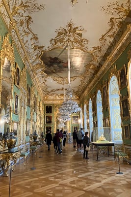 Munich Residenz_Green Gallery_Distance_Portrait