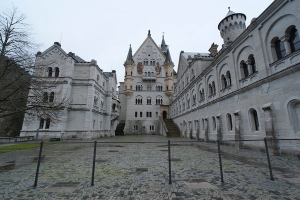 Neuschwanstein Castle_Courtyard_Landscape
