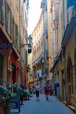 Nice Old Town_Rue Droite_Palais Lascaris Distance