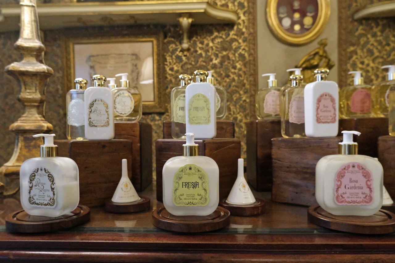 Officina Profumo Farmaceutica di Santa Maria Novella_Florence_Display