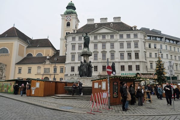 Old Vienna Xmas Market_Day_ Freyungplatz_2025