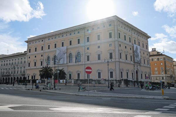Palazzo Massimo_Rome_Exterior_Sun Flare