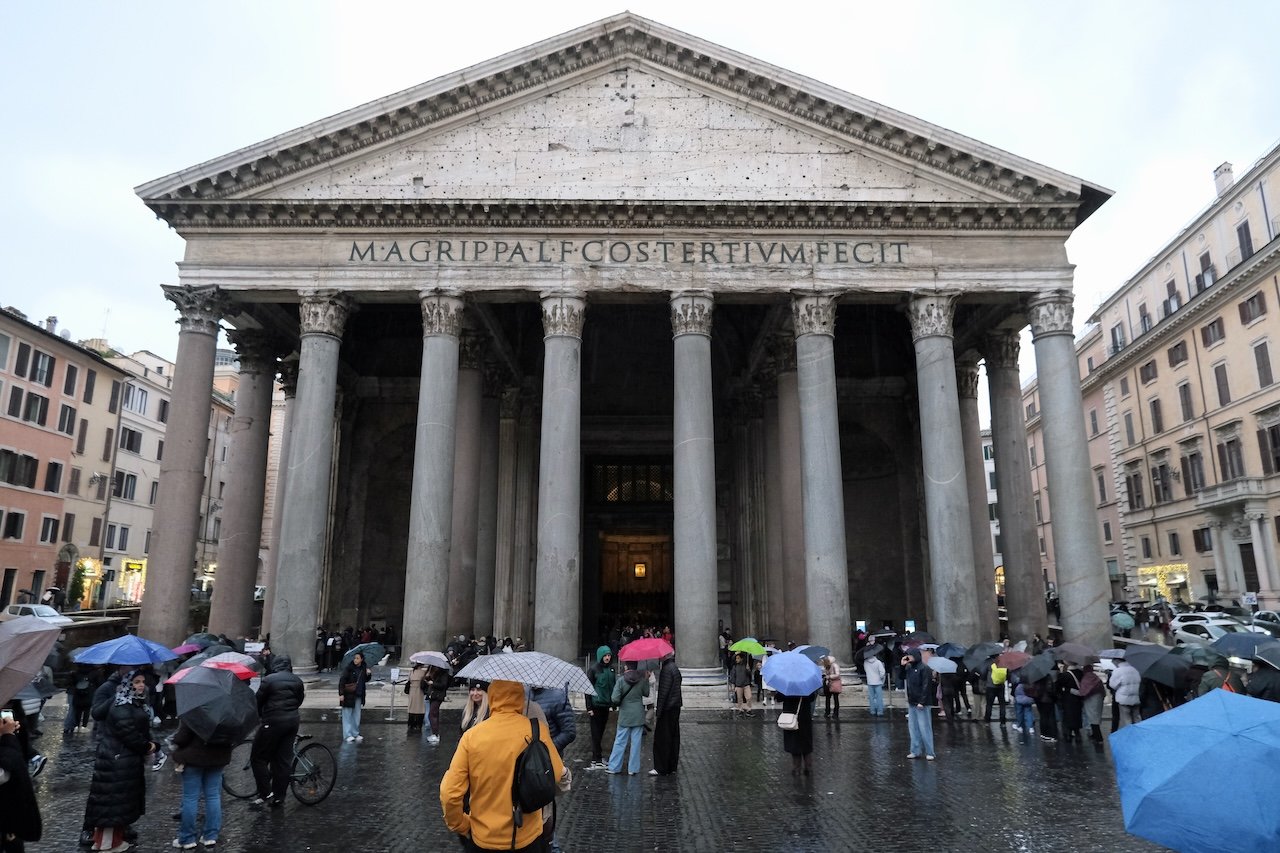 Pantheon_Rome_Umbrellas