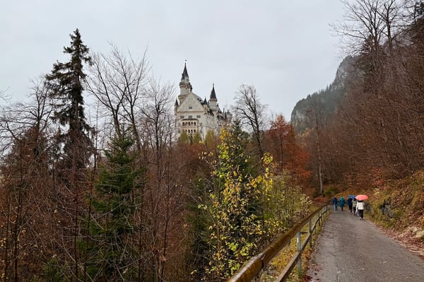Path Towards Neuschwanstein Castle_Autumn Foliage_Landscape