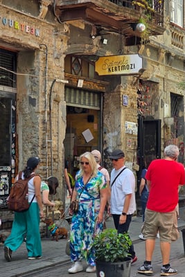 People Walking_Jewish Quarter_Budapest