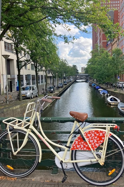 Picturesque Canal_The Hague