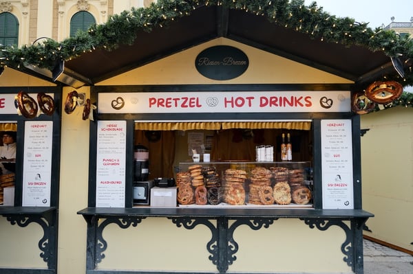 Pretzel_Hot Drinks Stand_Schonbrunn Palace Xmas Market_Vienna_2025