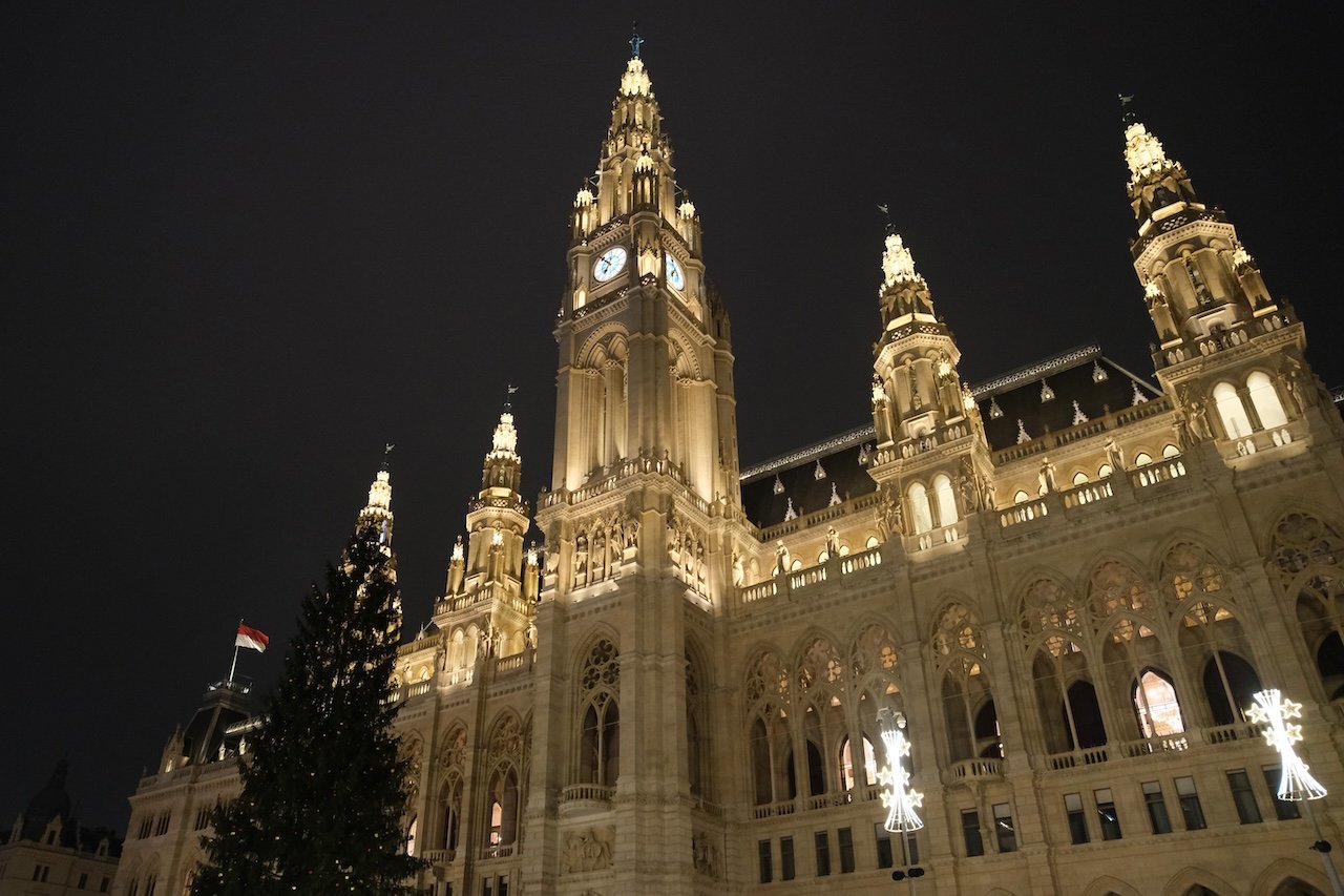 Rathaus_Vienna_Night_Xmas