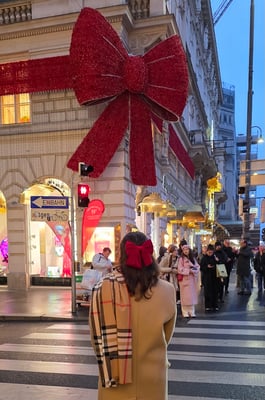 Red Bow_Popp Kretschmer_Vienna Xmas_2025