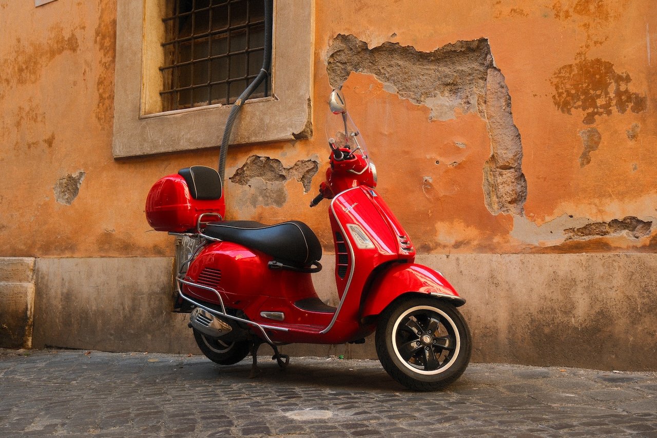 Red Vespa_Rome