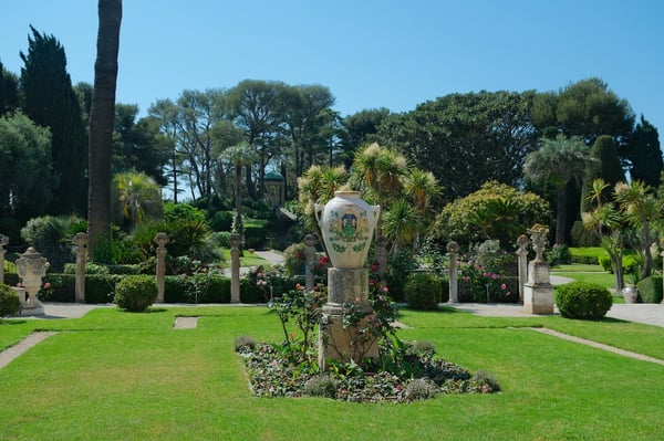 Rothschild Villa_Garden_Vase
